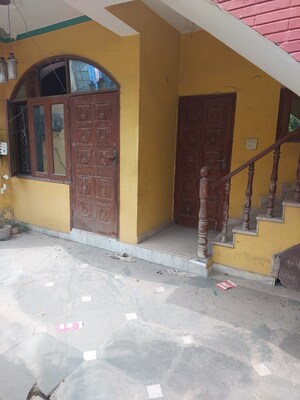 Living Room in 4 BHK Villa at Arun Vihar, Sector 29 – for Sale