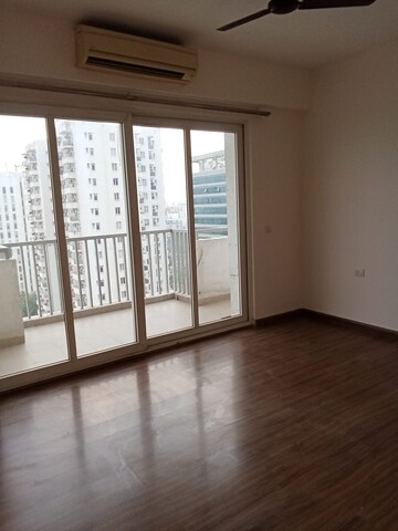 Room in 3.5 BHK Apartment at Emaar The Palm Drive-Palm Studios, Sector 66 – for Rent