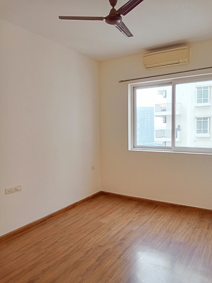 Bedroom, emaar-the-palm-drive-palm-studios 3.5 Bedroom 1998 Sq.Ft. Apartment In Sector 66 Gurgaon 9119587