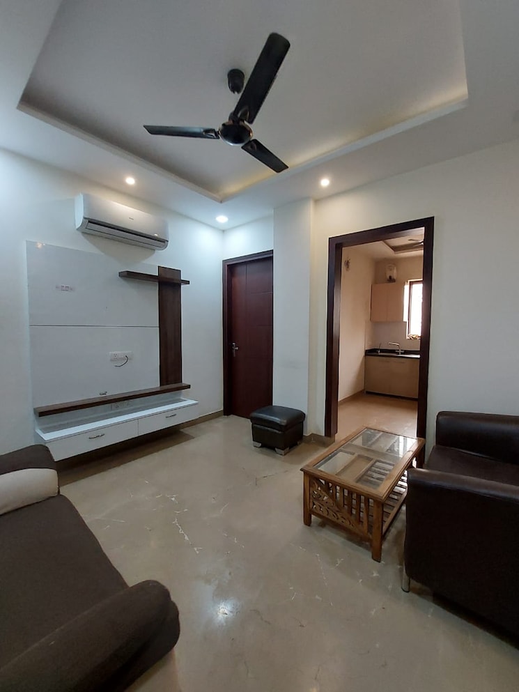 Living Room, dlf phase i 2 Bedroom 1400 Sq.Ft. Apartment In Dlf Phase I Gurgaon 9119557