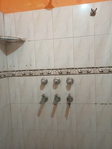 Bathroom in 1 BHK Builder Floor at Rohini Sector 16 – for Rent