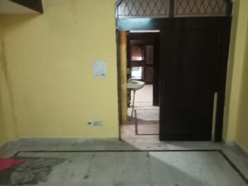 Room in 1 BHK Builder Floor at Rohini Sector 16 – for Rent