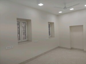 Room in  Office Space at Bhawanipore – for Sale