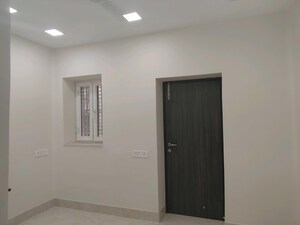 Room in  Office Space at Bhawanipore – for Sale