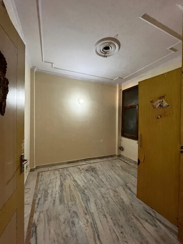 Room in 3 BHK Apartment at Chanakyapuri – for Sale
