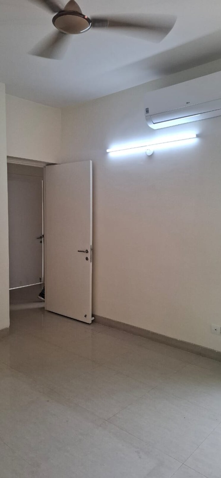 Room, emaar-emerald-estate 3 Bedroom 1395 Sq.Ft. Apartment In Sector 65 Gurgaon 9119615