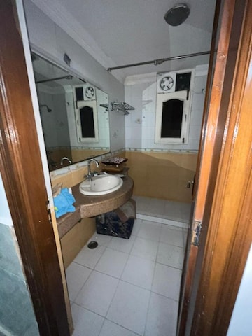 Kitchen in 2 BHK Apartment at Dlf Phase ii – for Rent