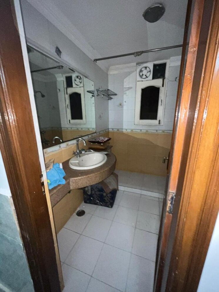 Kitchen, dlf phase ii 2 Bedroom 1400 Sq.Ft. Apartment In Dlf Phase ii Gurgaon 9119631