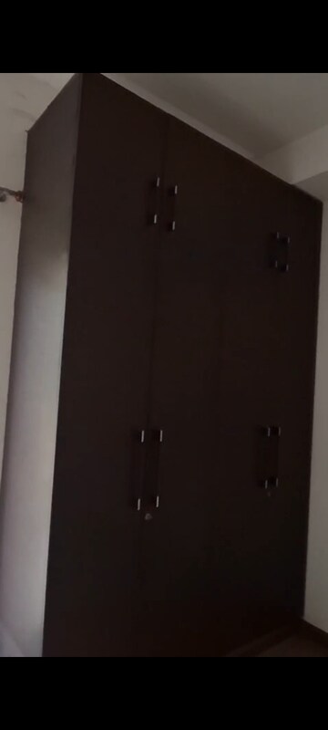 Furnished Amenities in 4 BHK Apartment at BPTP Mansions, Sector 66 – for Rent
