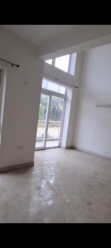 Room in 4 BHK Apartment at BPTP Mansions, Sector 66 – for Rent