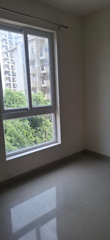 Room in 4 BHK Apartment at BPTP Mansions, Sector 66 – for Rent