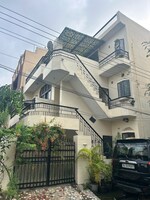 3 BHK + Pooja Room,Servant Room,Study Room 112 Sq.Mt. Independent House in Sector 40