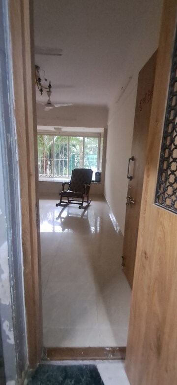 Furnished Amenities in 2 BHK Apartment at HDIL Dheeraj Jamuna, Malad West – for Rent