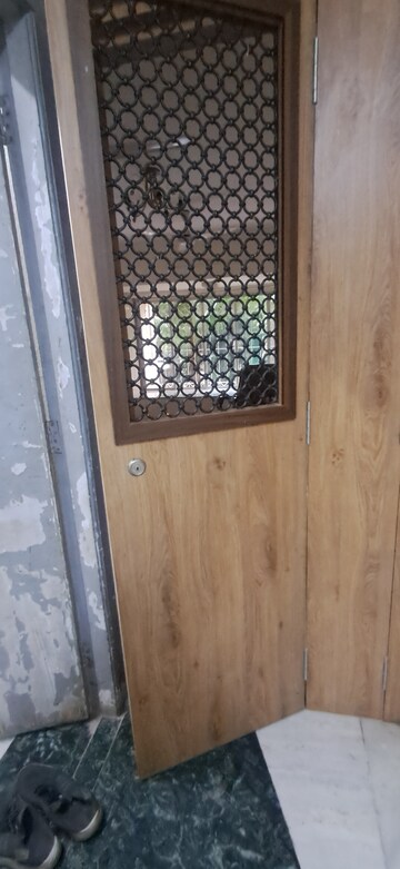 Furnished Amenities in 2 BHK Apartment at HDIL Dheeraj Jamuna, Malad West – for Rent