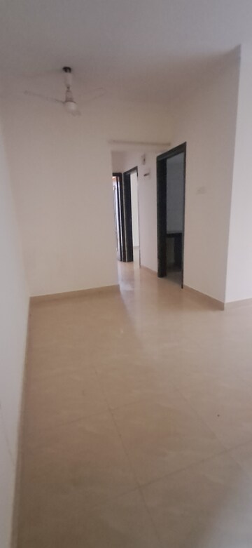 Furnished Amenities in 2 BHK Apartment at HDIL Dheeraj Jamuna, Malad West – for Rent