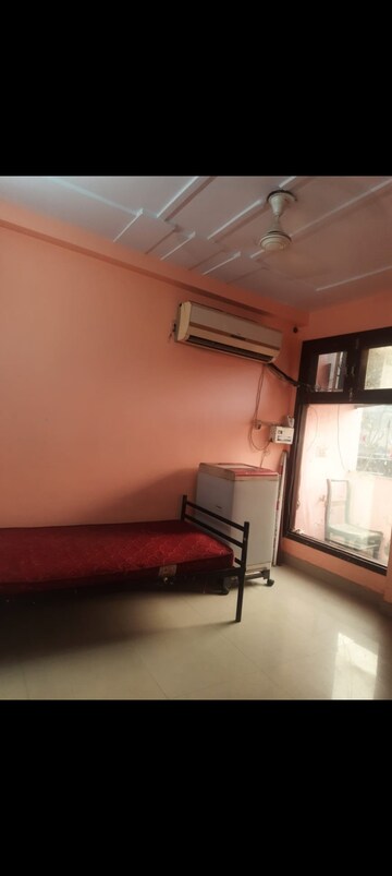 Bedroom in 2.5 BHK Builder Floor at Mayur Vihar Phase 1 – for Rent