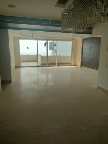 Room in 4 BHK Apartment at Salcon The Verandas, Sector 54 – for Rent