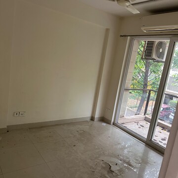 Room in 3 BHK Apartment at BPTP Astaire Gardens, Sector 70a – for Rent