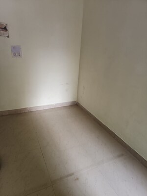 Room in 1.5 BHK Apartment at Sector 10 Greater Noida – for Sale
