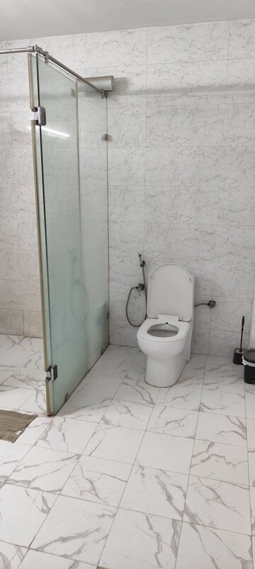 Bathroom in 1 RK Builder Floor at Tulip Mall, Sector 46 – for Rent