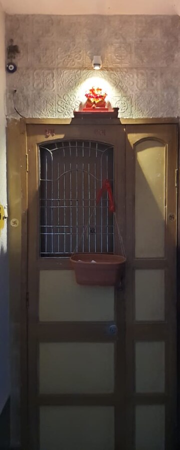  2 BHK Apartment at Takshila CHS, Andheri East – for Rent