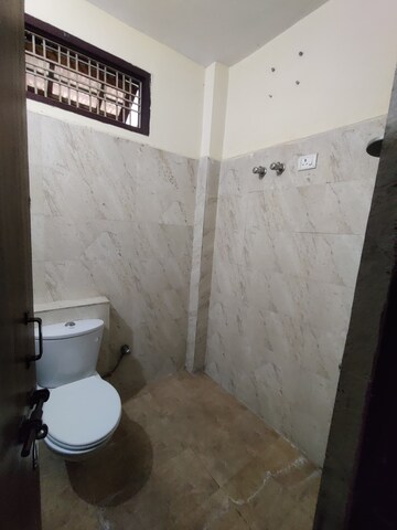Master Bedroom in 2 BHK Independent House at Gomti Nagar – for Rent