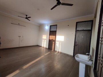 Room in 2 BHK Independent House at Gomti Nagar – for Rent