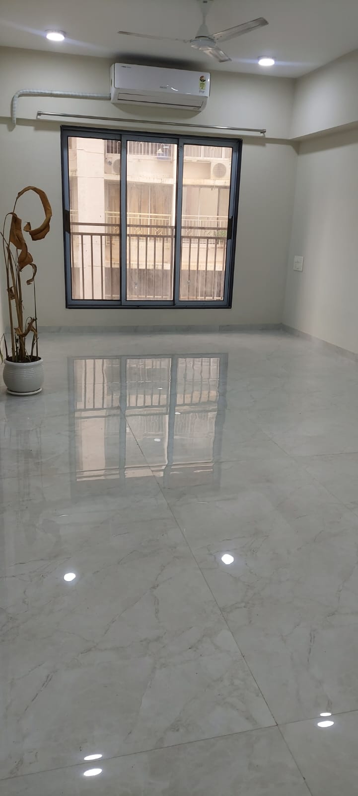 2 BHK + Pooja Room Apartment For Rent in Emerlad Chs