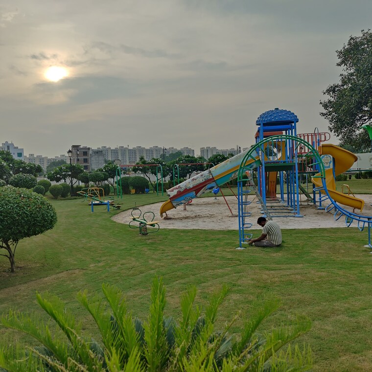 Garden, meffier-golden-park  160 Sq.Yd. Plot In Sohna Sector 4 Gurgaon 9119939