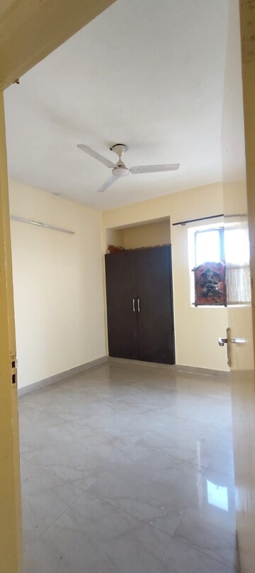 Room in 2 BHK Apartment at Eros Sampoornam, Sector 2 Greater Noida – for Rent