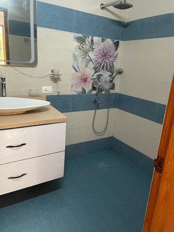 Team Area in 3 BHK Independent House at RWA Apartments Sector 52, Sector 52 – for Rent