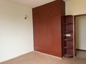 Room in 3 BHK Apartment at Unitech Uniworld Gardens, Sector 47 – for Sale