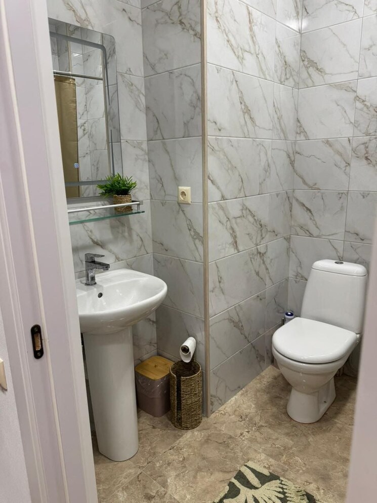 Bathroom, bharat vihar 3 Bedroom 75 Sq.Yd. Builder Floor In Bharat Vihar Delhi 9120002