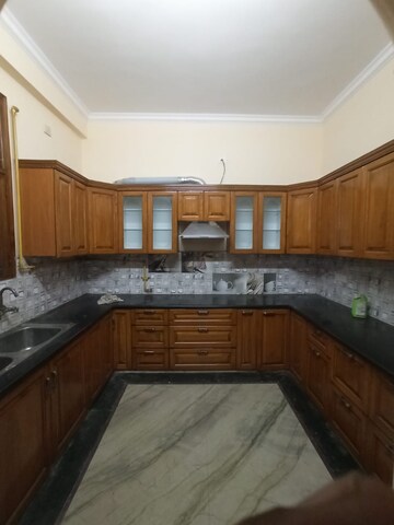 Kitchen in 2 BHK Builder Floor at Tulip Mall, Sector 46 – for Rent