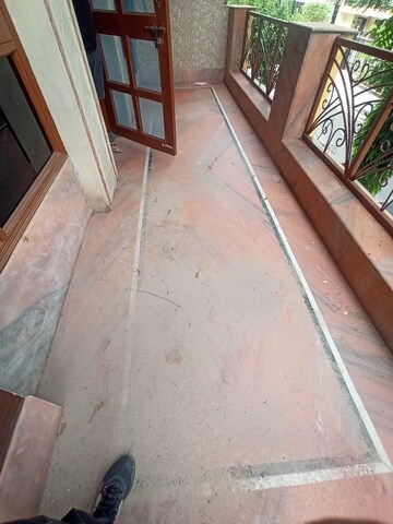 Balcony in 2 BHK Builder Floor at Tulip Mall, Sector 46 – for Rent