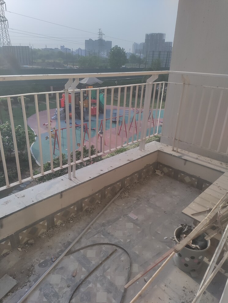 Balcony, bptp-princess-park 3.5 Bedroom 2010 Sq.Ft. Apartment In Sector 86 Faridabad 9120040