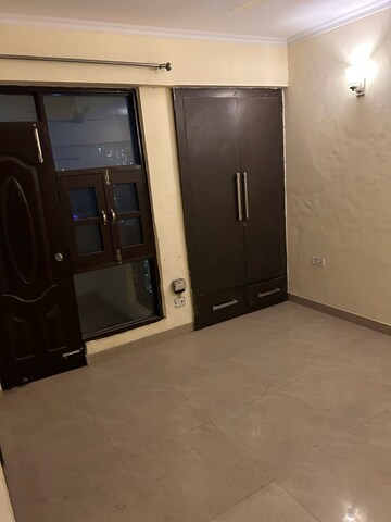 Room in 4 BHK Apartment at Urja Towers, Sector 47 – for Rent