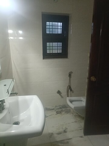 Bathroom in 3.5 BHK Apartment at Vijayant Enclave, Sector 29 – for Rent