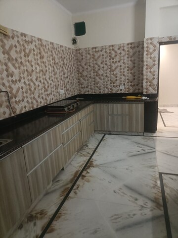 Kitchen in 3.5 BHK Apartment at Vijayant Enclave, Sector 29 – for Rent