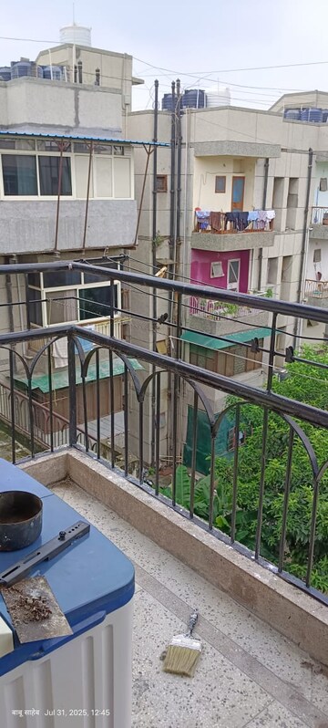 Balcony in 3.5 BHK Apartment at Vijayant Enclave, Sector 29 – for Rent