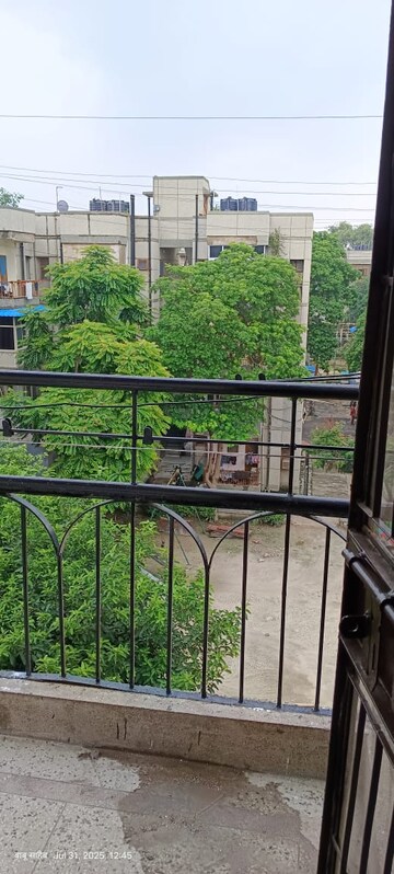 Balcony in 3.5 BHK Apartment at Vijayant Enclave, Sector 29 – for Rent
