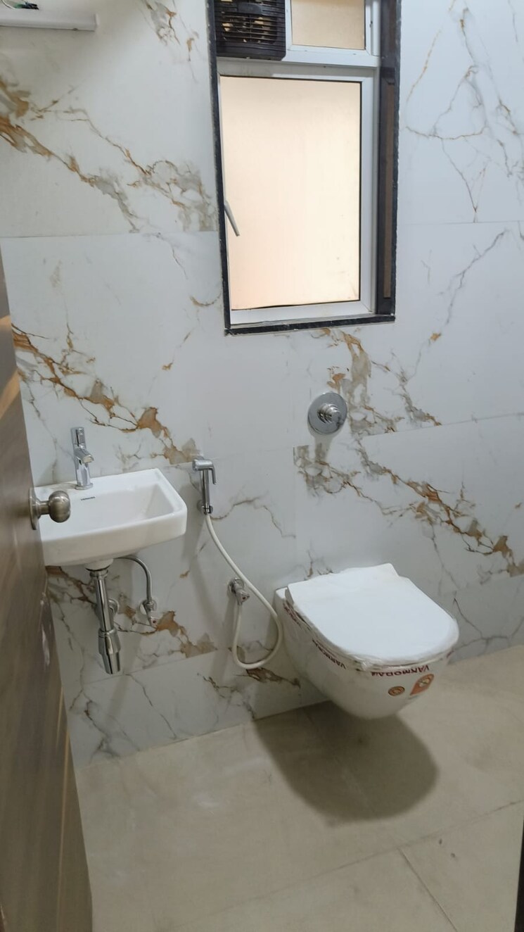 Bathroom, santacruz east 2 Bedroom 702 Sq.Ft. Apartment In Santacruz East Mumbai 9120227