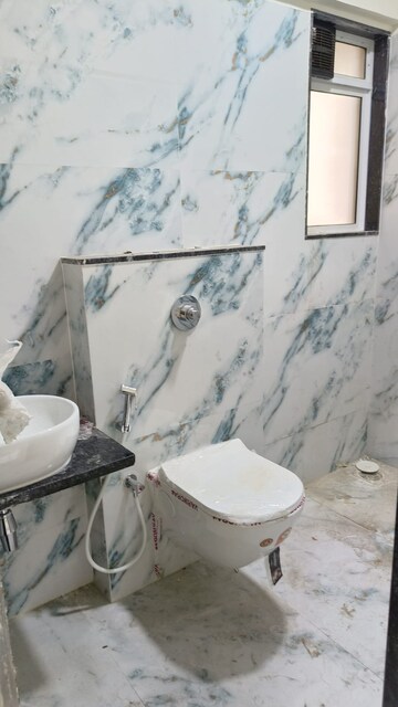 Attached Bathroom in 2 BHK Apartment at Santacruz East – for Rent