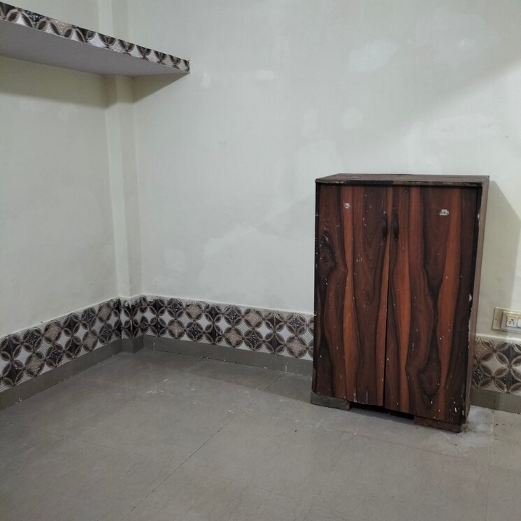 Bedroom, new ashok nagar 1 Bedroom 30 Sq.Yd. Builder Floor In New Ashok Nagar Delhi 9120076