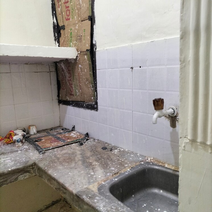 Bathroom, new ashok nagar 1 Bedroom 30 Sq.Yd. Builder Floor In New Ashok Nagar Delhi 9120076