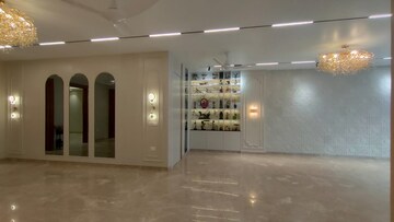 Room in 4 BHK Builder Floor at Sector 14 – for Sale