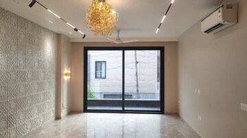 Room in 4 BHK Builder Floor at Sector 14 – for Sale