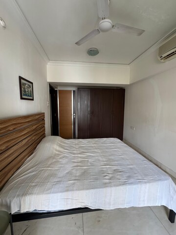 Bedroom in 4 BHK Apartment at Bandra West – for Rent
