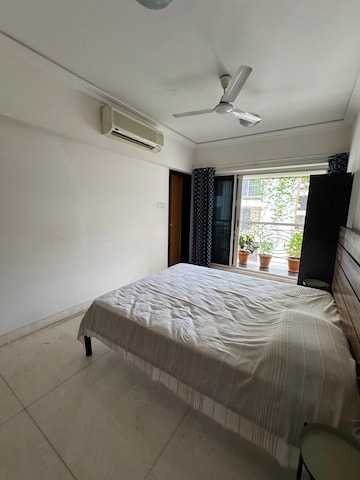 Bedroom in 4 BHK Apartment at Bandra West – for Rent