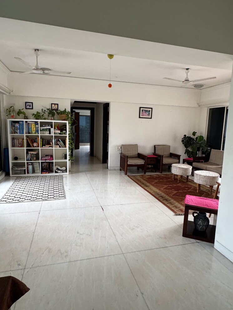  Parking, bandra west 4 Bedroom 2000 Sq.Ft. Apartment In Bandra West Mumbai 9120197